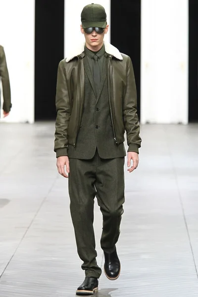Look 13